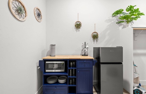 Orangevale Apartment | 1 Bedroom, 1 Bathroom, Hot Tub, Pool, Fire Pit