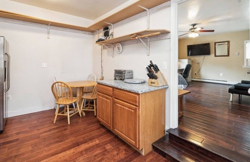 Parkville Apartment | 1 bedroom, 1 full bath shower, double vanity, full kitchen, eat in kitchen, deck