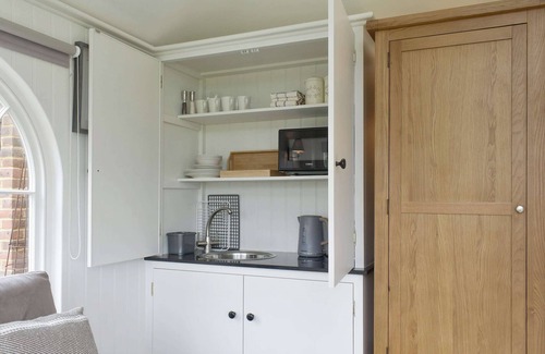 Pulborough Cottage | 1 bedroom accommodation in Fittleworth, near Chichester