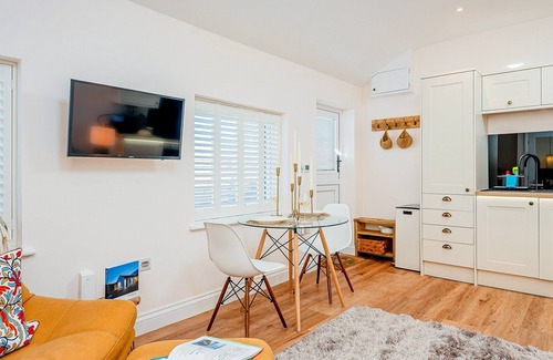 Hoylake Cottage | 1 bedroom accommodation in Meols, Wirral