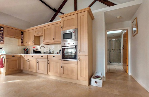 Driffield Cottage | 1 bedroom accommodation in Wansford, near Driffield