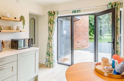 Frampton Cottage | 1 bedroom accommodation in Thornton Le Fen, near Boston
