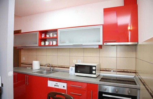 Vrnjacka Banja Apartment | 1-bedroom apartment in tranquil Vrnjačka Banja with AC, WiFi