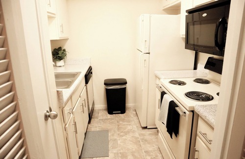 Houston Apartment | 1-bedroom apartment Cozy Luxe Stay Galleria Area
