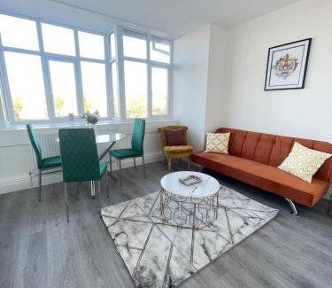 Flitwick Apartment | 1 Bedroom Apartment - Flitwick - Contractor Friendly - Tourist Ready - Full Kitchen - WiFi - Smart TV - Sofa Bed - FREE Parking - Ideal for Short or Long Stays