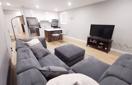 South London Apartment | 1-bedroom apartment in quaint Wortley Village, London