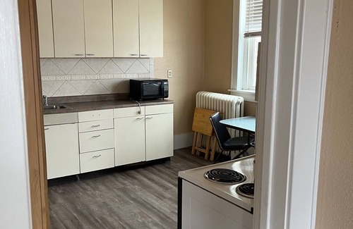 Goodland Apartment | 1-bedroom apartment in Goodland with AC