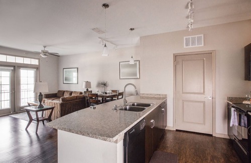 Deerwood Apartment | 1 bedroom at fabulous apartment near St Johns Town Center (TER)