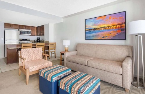 Brush - Stewarts Condo | 1 Bedroom Condo W/Balcony @ Beachfront Resort