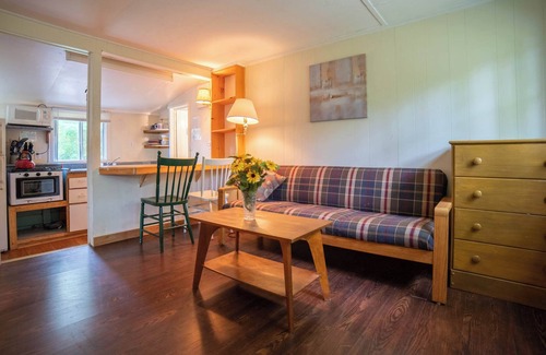 Gravenhurst Cabin | 1-Bedroom Cottage #1 - White Pine