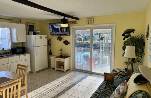 Homosassa Cottage | 1-bedroom cottage and private boat dock on deepwater canal close to the springs