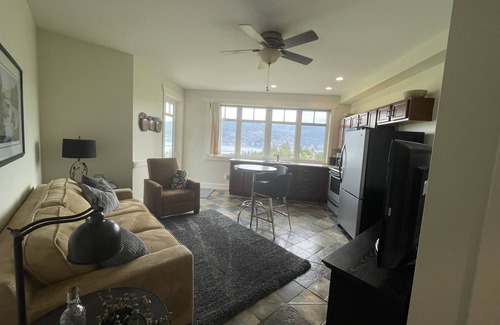 Okanagan-Similkameen House | 1 Bedroom Executive Lakeview Suite