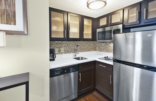 Mayfield Heights Condo | 1 Bedroom | Free Breakfast Buffet Included!