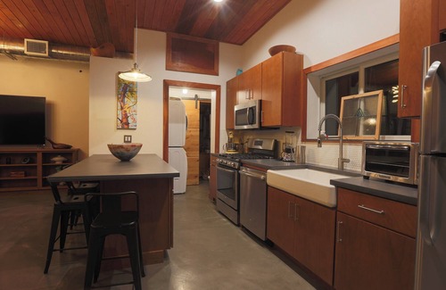Winter Haven Cottage | 1-Bedroom Guest Cottage on Historic Lakefront Estate