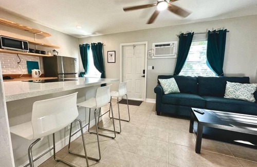 Edgewood Apartment | 1-bedroom in Fort Lauderdale w/FREE Parking,Kitchen,Patio-8mins from FLL Airport