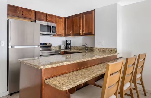 Daytona Beach Hotel | 1 BEDROOM KING OR QUEEN SUITE WITH BALCONY