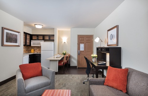 Chantilly Condo | 1 Bedroom | King Suite Near IAD | Free Breakfast