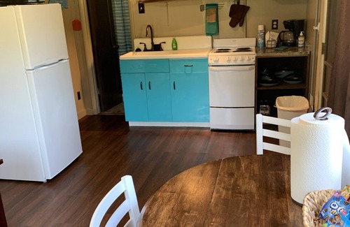 Oakland Cabin | 1 Bedroom Lake getaway