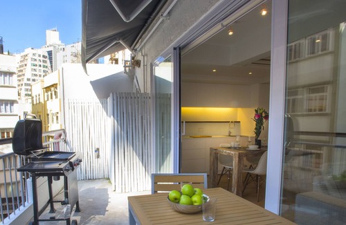 Sheung Wan Apartment | 1-bedroom luxury terrace flat in Central