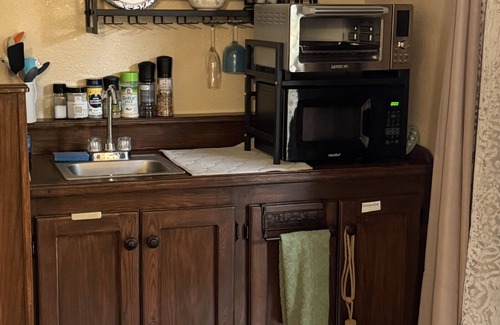 Graham House | 1 Bedroom Privately exclusive 1500 ft.² Hot-tub Sauna gym - Make Memories