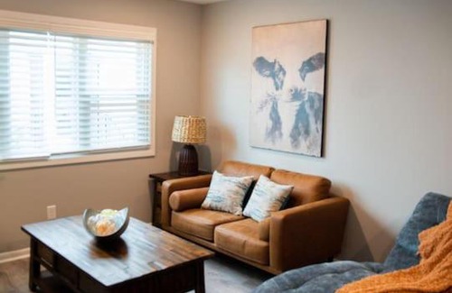 Midtown Apartment | 1 Bedroom Stylish Oasis