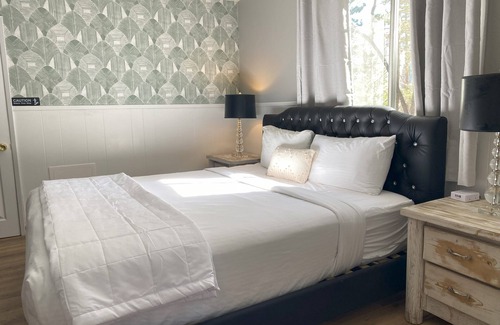 Mammoth Lakes Bed & Breakfast | 1-bedroom Suite Free Breakfast Hot Tub