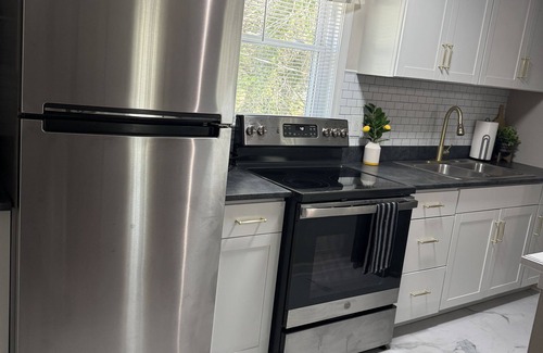 Greeneville Apartment | 1 bedroom Upstairs Downtown Greeneville- Park Place