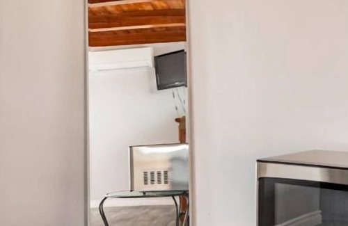 Hawthorne House | 1-bedroom vacation home just 5 minutes to Kia Forum