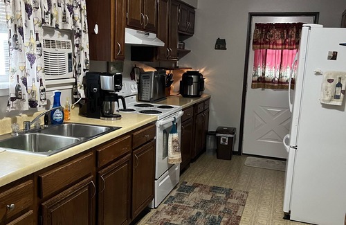 Riverton House | 1-bedroom vacation home in a quiet neighborhood just 4 minutes to the Wind River