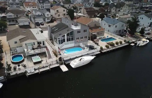 Osbornsville House | 1 Bedroom Waterfront Home in Brick