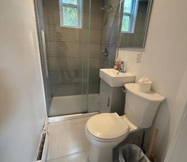 Montreal Apartment | 1 bedroom with 2 beds near Verdun area 011
