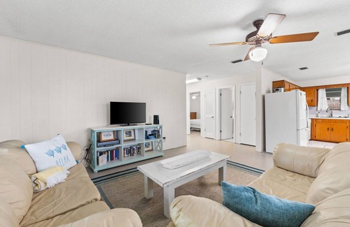 Laguna Beach House | 1 Block to Beach Sleeps 7 Pet Friendly Laguana Beach