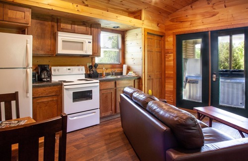 Equality Cabin | 1 BR Hot Tub Cabin- Closest Cabins to Garden of the Gods-Shawnee National Forest