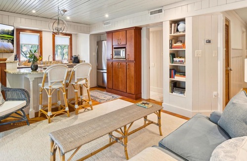 West Beach Village Villa | 1 BR Lux Cottage, 2 Minute Walk to Beach! Love Kiawah? Love your Accommodations!