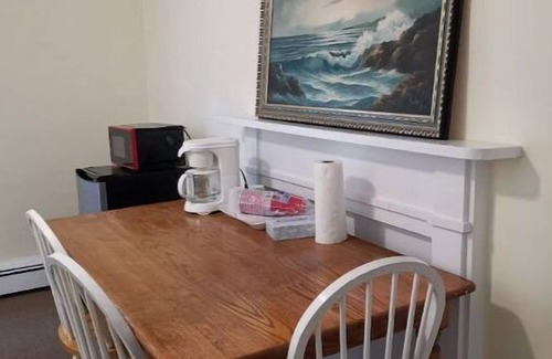 Framingham Apartment | 1 BR unit, private entrance and bathroom, free parking, walk to FSUnn