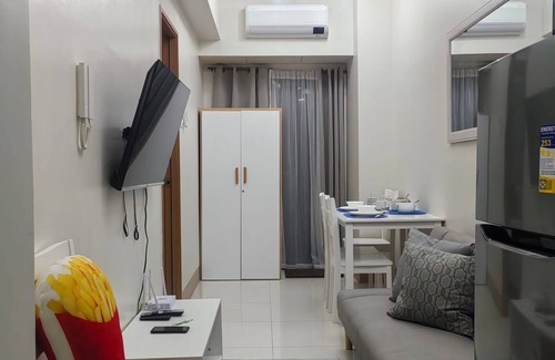 Pasay Condo | 1 BR unit w/Balcony located in prime location in Pasay mall of Asia near airport
