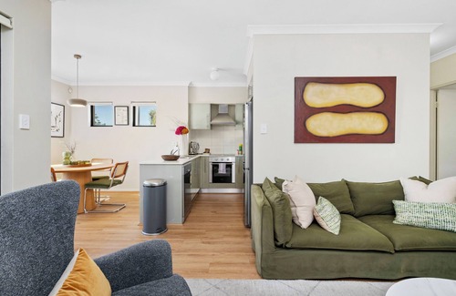 Beckenham Apartment | 1 BRD Near Everything in Beckenham