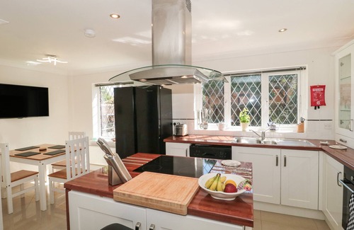 Poole Cottage | 1 CHARLOTTE CLOSE, family friendly in Talbot Village, Poole