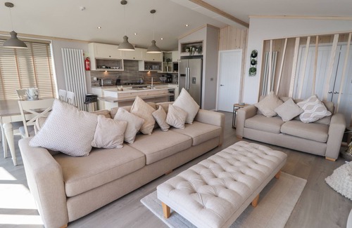 Oakmere Cottage | 1 DELAMERE POINT, character holiday cottage in Delamere