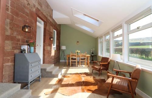 Dunbar House | 1 Deuchrie Cottages