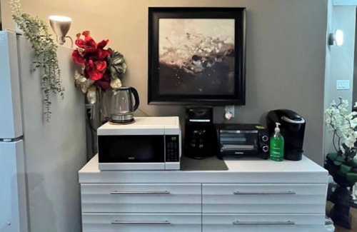 West Edmonton House | #1-Ellegant Room in a quiet and nice home to stay in West Edmonton Area