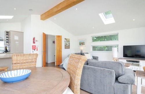 Dobwalls Cottage | 1 HORIZON VIEW, romantic, luxury holiday cottage in Dobwalls