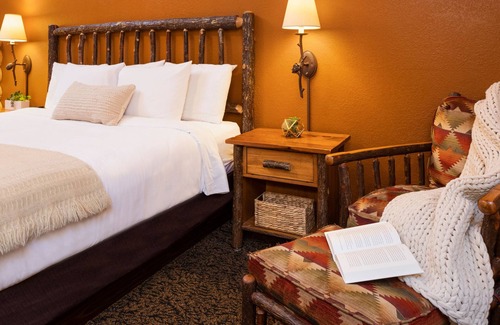 Rothschild Hotel | 1 King Accessible Room With Access to Pool, Hot Tub, and Gym