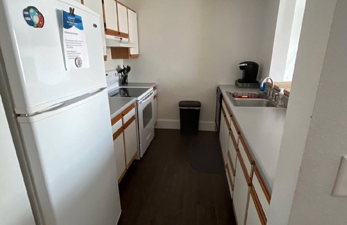 Cedar Rapids - Iowa City Apartment | 1 King Bed 1 Bath Apartment Steps to Paramount Theatre Downtown Cedar Rapids