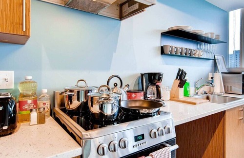 Belltown Apartment | #1 Location/2BR/Across From Space Needle!-VR1