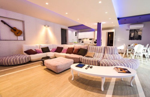Zvezdara Villa | #1 Luxury House with indoor Swimming Pool, Gameroom, Movie Room, Spa, Zen Yard,