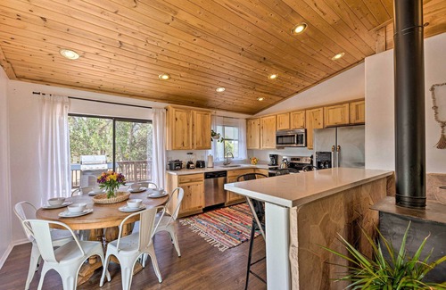 Show Low Cabin | 1 Mi to Hiking: Chic Show Low Escape w/Fire Pit!