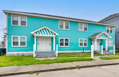 Galveston House | 1 Mi to Historic Pleasure Pier Galveston Home