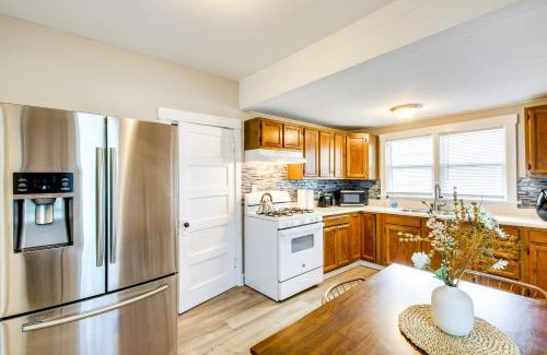 Manhattan House | 1 Mi to K-State Campus Central Manhattan Home