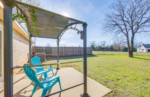 Jacksonville House | 1 Mi to Lake Jacksonville Pet-Friendly Home